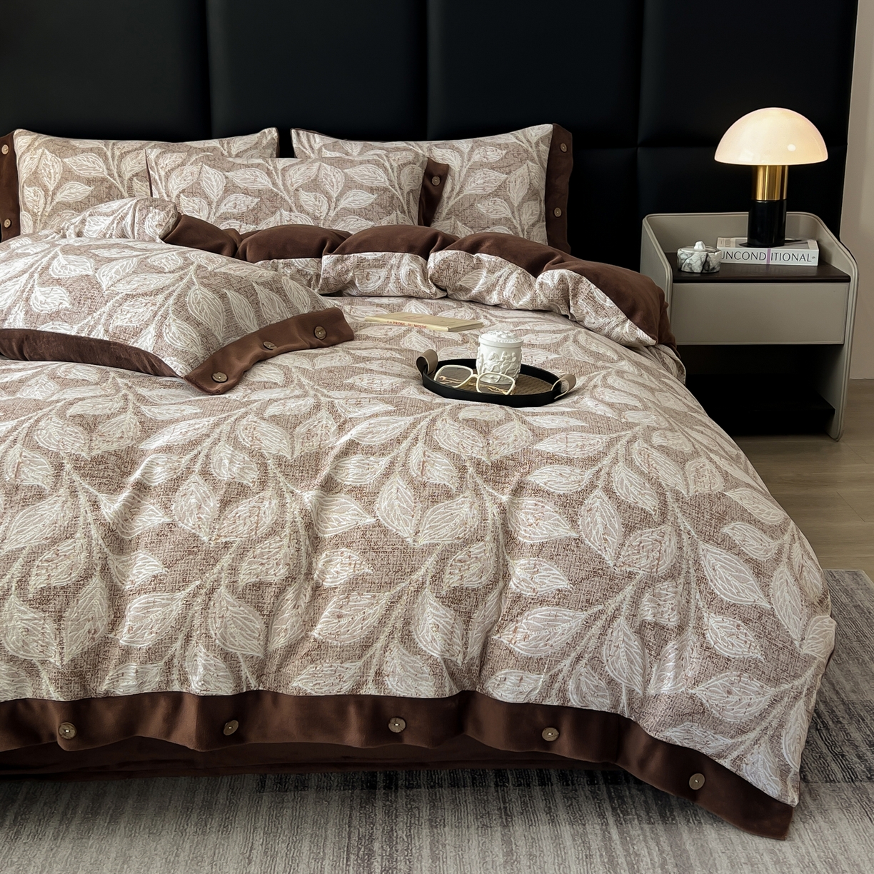 91家纺网 家纺一手货源 找家纺 吾诺家居 2025新款水洗原麻牛奶绒纽扣款四件套 叶藤