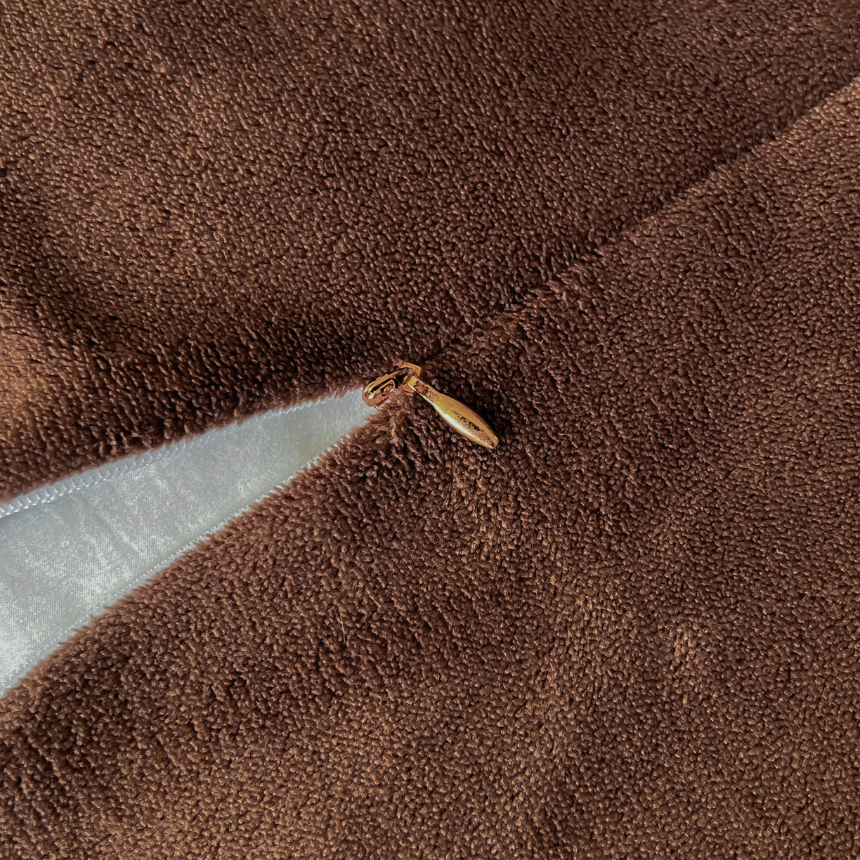 91家纺网 家纺一手货源 找家纺 吾诺家居 2025新款水洗原麻牛奶绒纽扣款四件套 羽叶