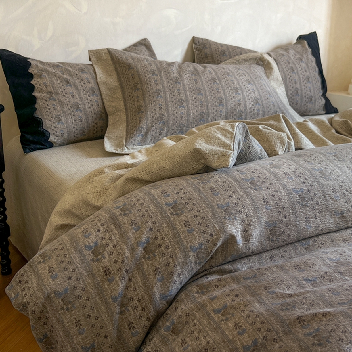 91家纺网 家纺一手货源 找家纺 小叮当家纺仓储工厂店 买家秀 爆款花型2025秋冬新款磨毛复古亚麻棉麻提花超软四件套 古纹雅韵