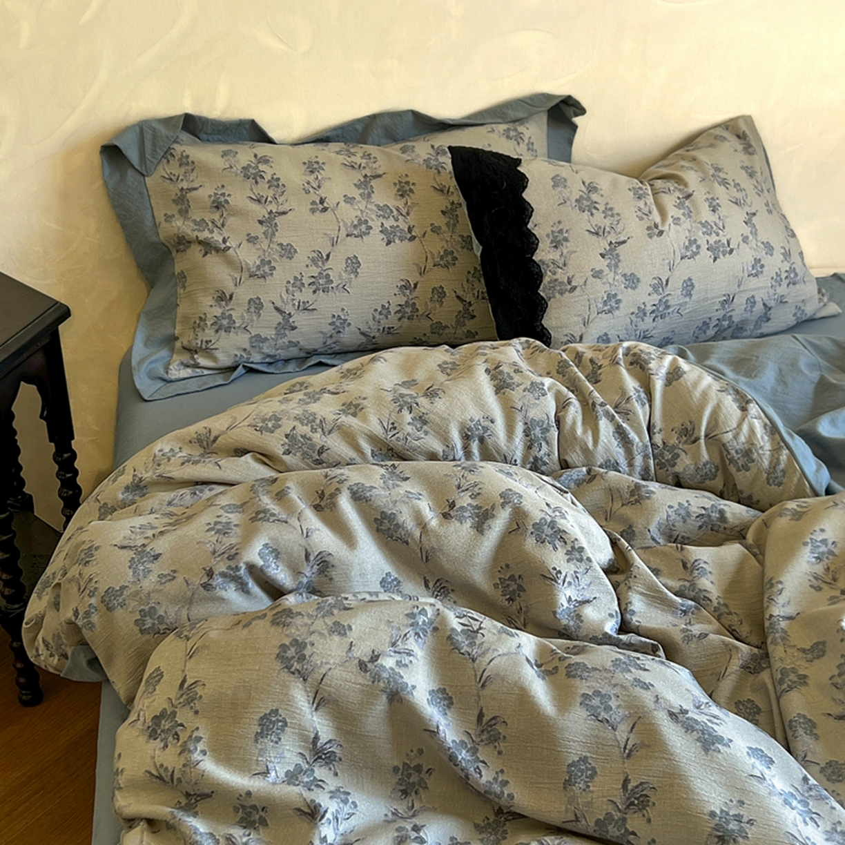 91家纺网 家纺一手货源 找家纺 小叮当家纺仓储工厂店 买家秀 爆款花型2025秋冬新款磨毛复古亚麻棉麻提花超软四件套 灰影花吟