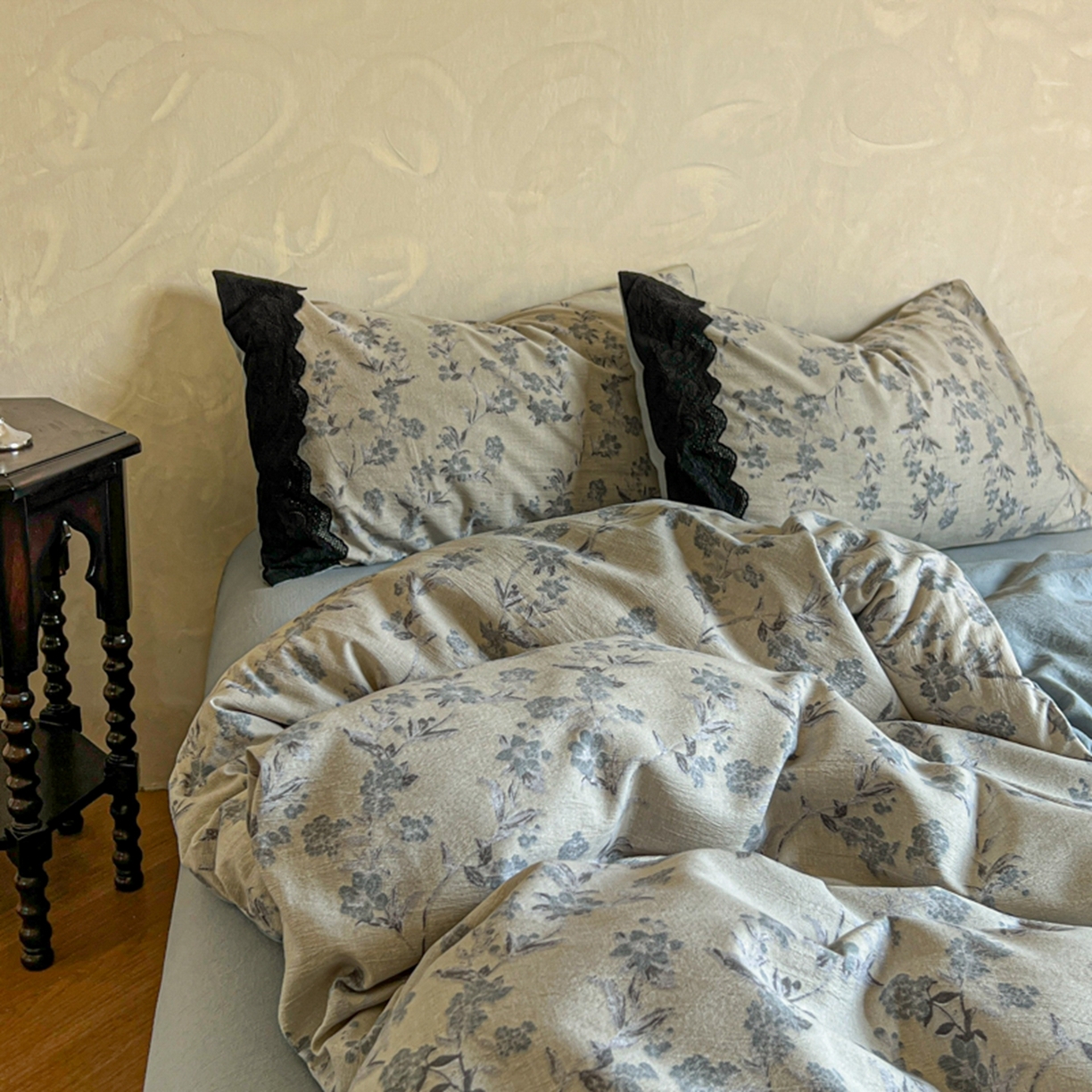 91家纺网 家纺一手货源 找家纺 小叮当家纺仓储工厂店 买家秀 爆款花型2025秋冬新款磨毛复古亚麻棉麻提花超软四件套 灰影花吟