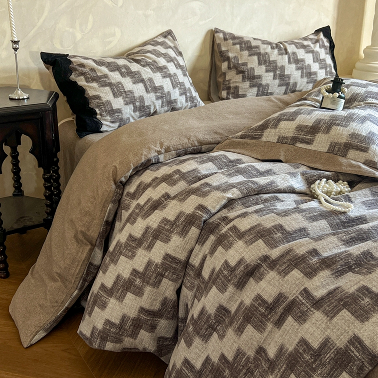 91家纺网 家纺一手货源 找家纺 小叮当家纺仓储工厂店 买家秀 爆款花型2025秋冬新款磨毛复古亚麻棉麻提花超软四件套 摩登锯韵