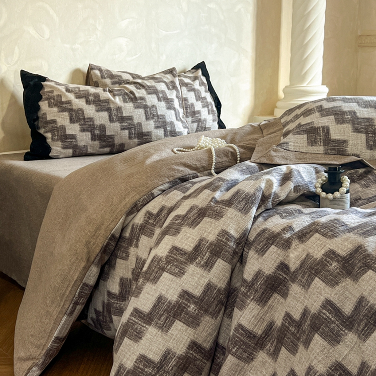 91家纺网 家纺一手货源 找家纺 小叮当家纺仓储工厂店 买家秀 爆款花型2025秋冬新款磨毛复古亚麻棉麻提花超软四件套 摩登锯韵