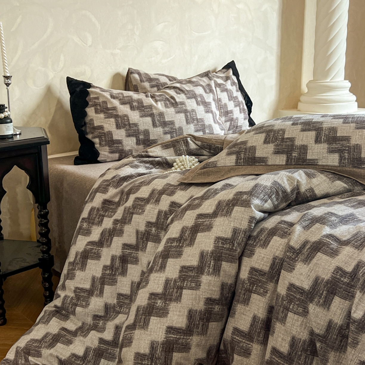 91家纺网 家纺一手货源 找家纺 小叮当家纺仓储工厂店 买家秀 爆款花型2025秋冬新款磨毛复古亚麻棉麻提花超软四件套 摩登锯韵