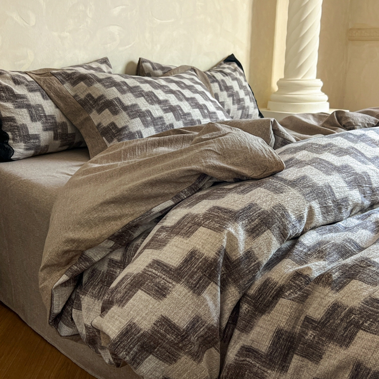 91家纺网 家纺一手货源 找家纺 小叮当家纺仓储工厂店 买家秀 爆款花型2025秋冬新款磨毛复古亚麻棉麻提花超软四件套 摩登锯韵