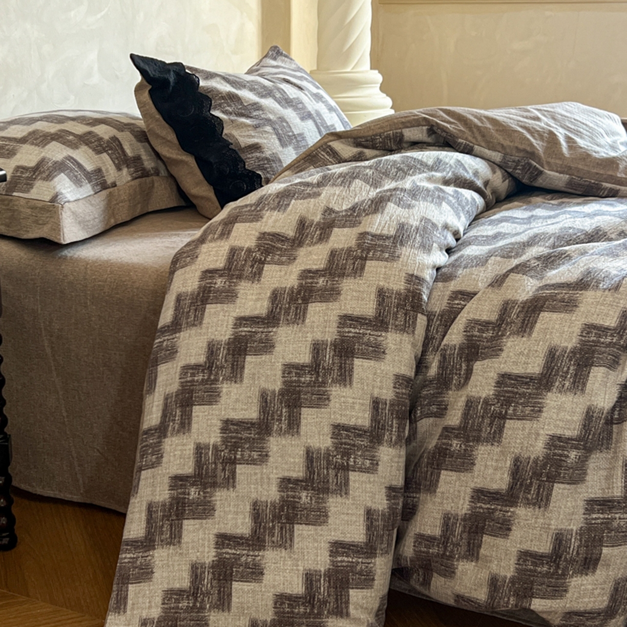 91家纺网 家纺一手货源 找家纺 小叮当家纺仓储工厂店 买家秀 爆款花型2025秋冬新款磨毛复古亚麻棉麻提花超软四件套 摩登锯韵