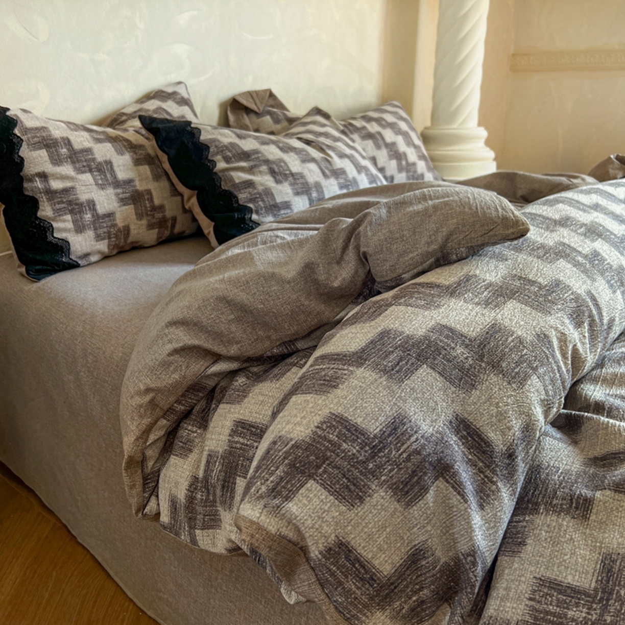 91家纺网 家纺一手货源 找家纺 小叮当家纺仓储工厂店 买家秀 爆款花型2025秋冬新款磨毛复古亚麻棉麻提花超软四件套 摩登锯韵