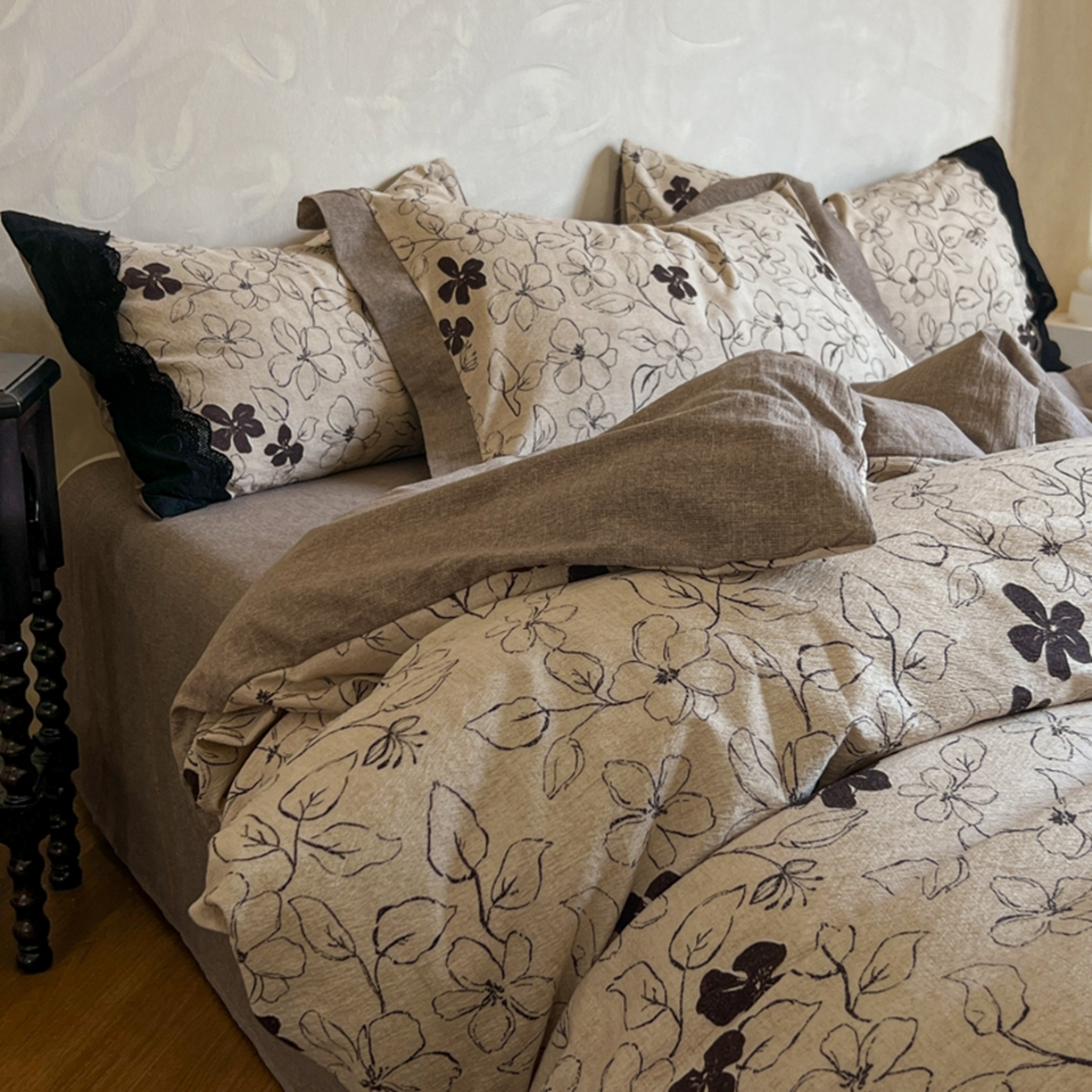 91家纺网 家纺一手货源 找家纺 小叮当家纺仓储工厂店 买家秀 爆款花型2025秋冬新款磨毛复古亚麻棉麻提花超软四件套 钱蔓花吟