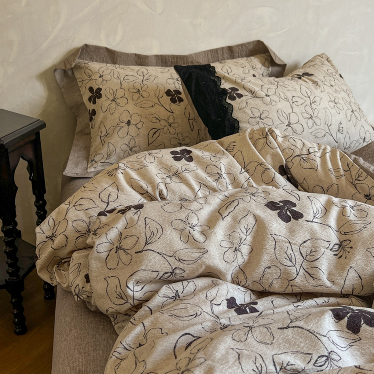 91家纺网 家纺一手货源 找家纺 小叮当家纺仓储工厂店 买家秀 爆款花型2025秋冬新款磨毛复古亚麻棉麻提花超软四件套 钱蔓花吟