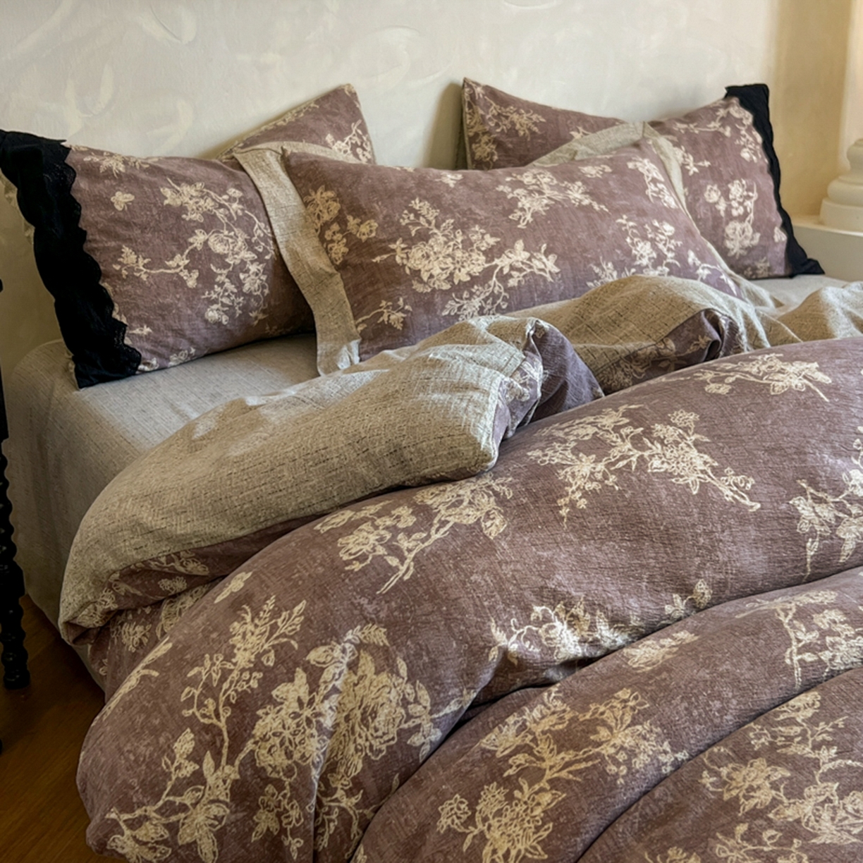 91家纺网 家纺一手货源 找家纺 小叮当家纺仓储工厂店 买家秀 爆款花型2025秋冬新款磨毛复古亚麻棉麻提花超软四件套 紫藤芳华