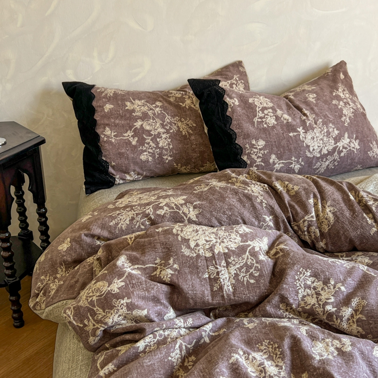 91家纺网 家纺一手货源 找家纺 小叮当家纺仓储工厂店 买家秀 爆款花型2025秋冬新款磨毛复古亚麻棉麻提花超软四件套 紫藤芳华