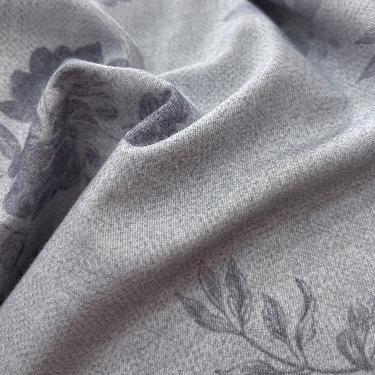 91家纺网 家纺一手货源 找家纺 简如 2025新款100%全棉纯棉磨毛四件套（有买家秀） 花庭悦舞-灰