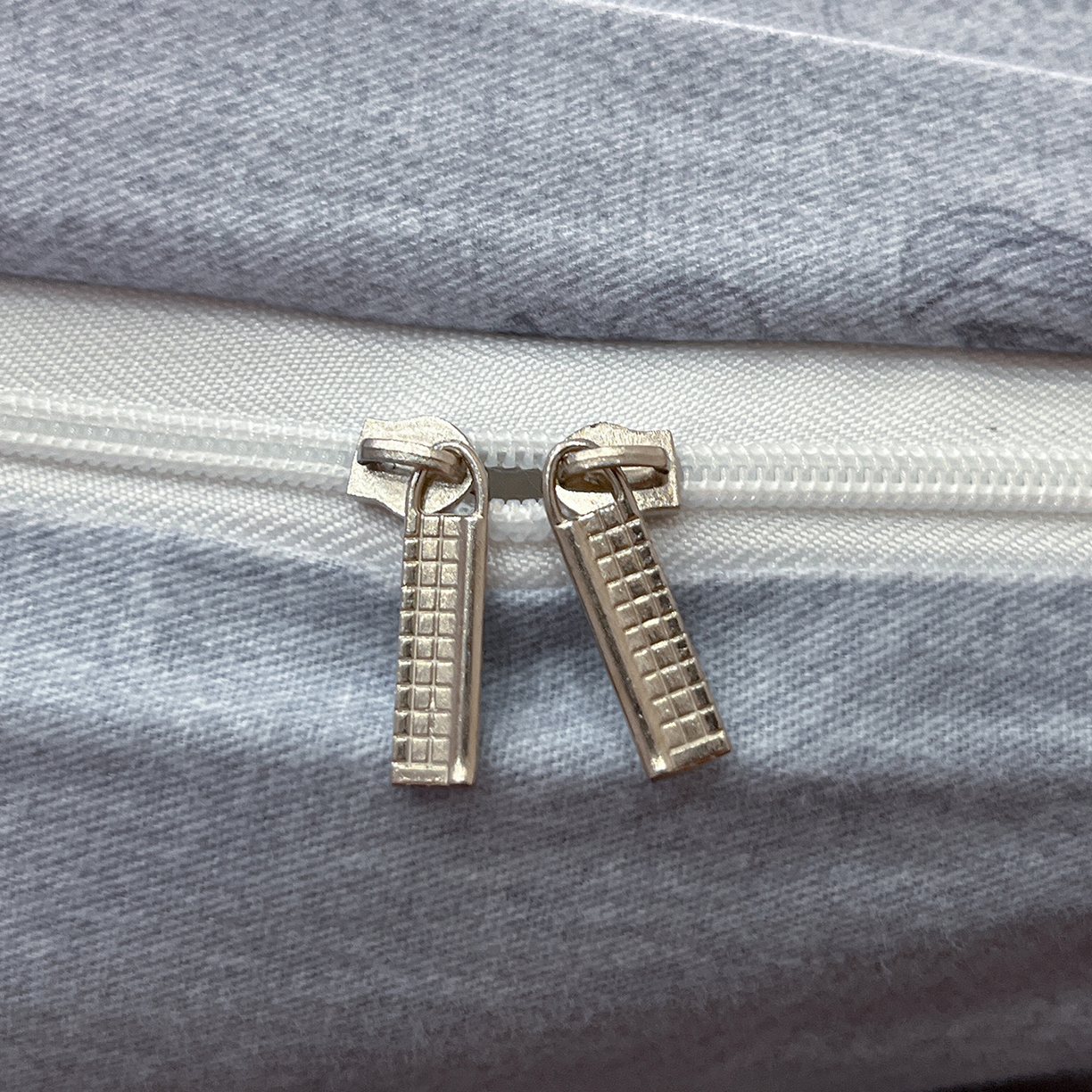 91家纺网 家纺一手货源 找家纺 简如 2025新款100%全棉纯棉磨毛四件套（有买家秀） 花庭悦舞-灰