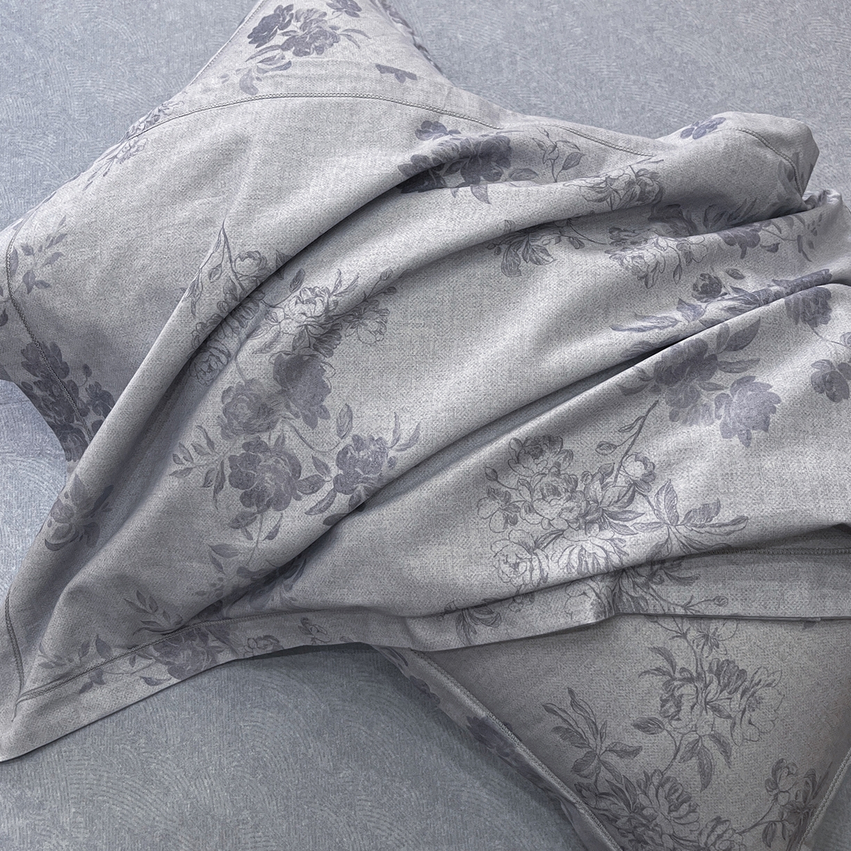 91家纺网 家纺一手货源 找家纺 简如 2025新款100%全棉纯棉磨毛四件套（有买家秀） 花庭悦舞-灰