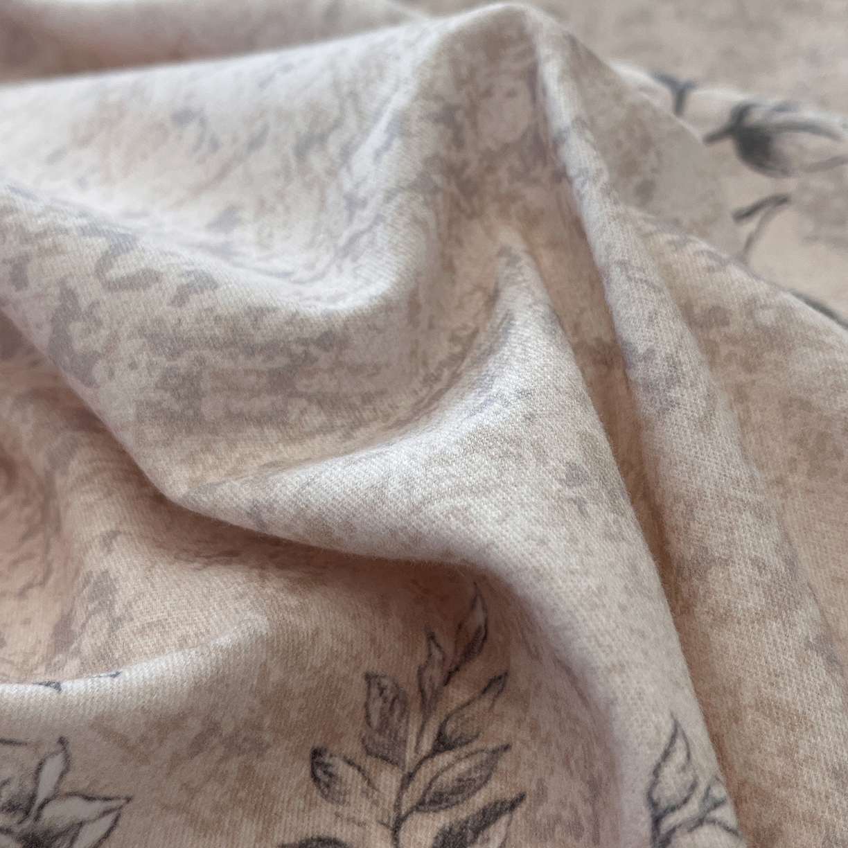 91家纺网 家纺一手货源 找家纺 简如 2025新款100%全棉纯棉磨毛四件套（有买家秀） 花悦颜-灰