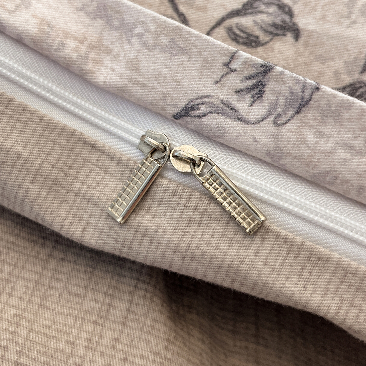 91家纺网 家纺一手货源 找家纺 简如 2025新款100%全棉纯棉磨毛四件套（有买家秀） 花悦颜-灰