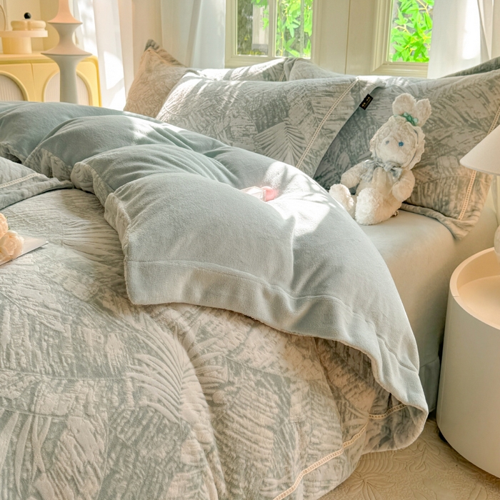 91家纺网 家纺一手货源 找家纺 简如 2025新款A类加厚冰岛立体雕花牛奶绒浮雕绒四件套（有买家秀） 绿森林