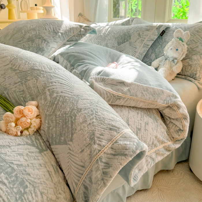 91家纺网 家纺一手货源 找家纺 简如 2025新款A类加厚冰岛立体雕花牛奶绒浮雕绒四件套（有买家秀） 绿森林