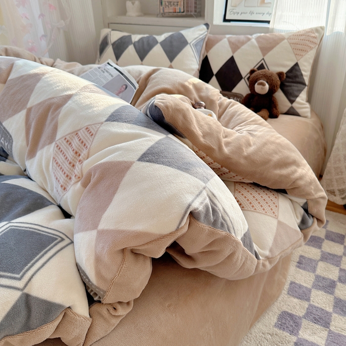 91家纺网 家纺一手货源 找家纺 （总）小叮当家纺仓储工厂店 买家秀 爆款花型2025新款200克牛奶绒小清新卡通复古风单被套 被套单件