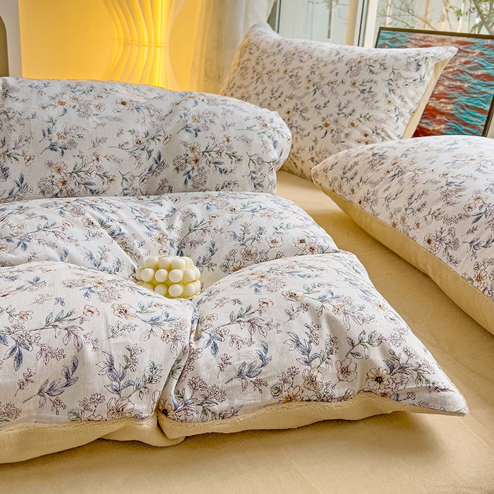 91家纺网 家纺一手货源 找家纺 捌月 2025新款棉加绒A版13372全棉B版高克重牛奶绒四件套直播新品 花香暖语