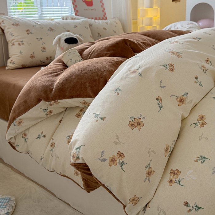 91家纺网 家纺一手货源 找家纺 捌月 2025新款棉加绒A版13372全棉B版高克重牛奶绒四件套直播新品 秋韵