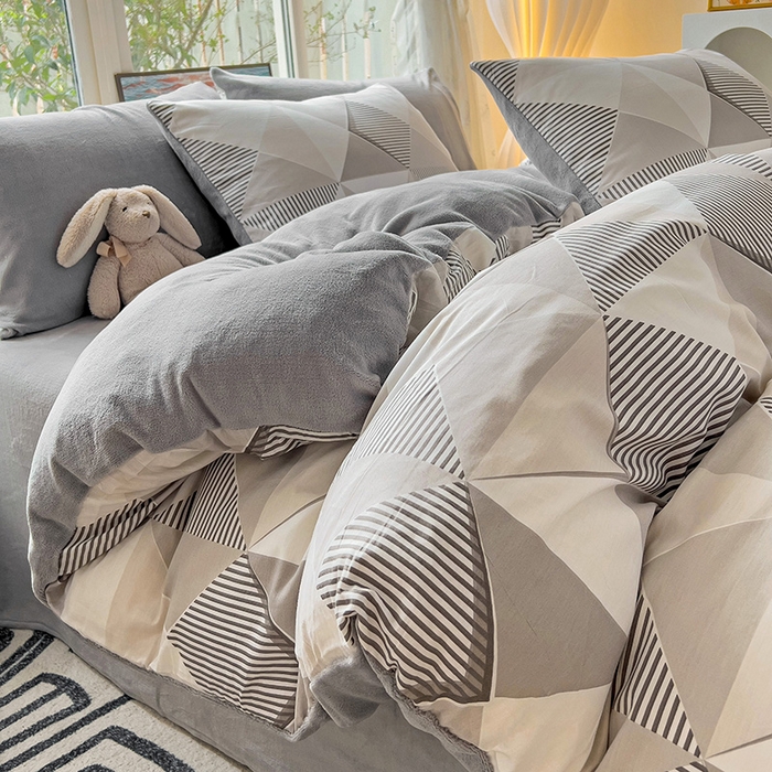 91家纺网 家纺一手货源 找家纺 （总）捌月 2025新款棉加绒A版13372全棉B版高克重牛奶绒四件套直播新品