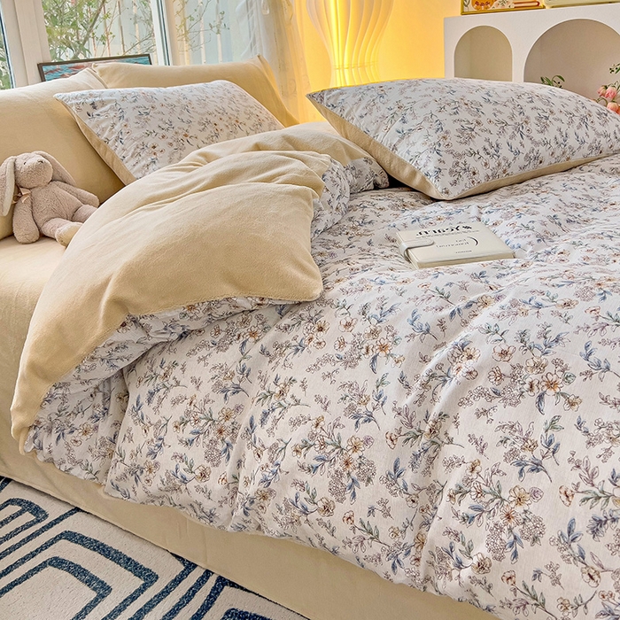 91家纺网 家纺一手货源 找家纺 捌月 2025新款棉加绒A版13372全棉B版高克重牛奶绒四件套直播新品 花香暖语