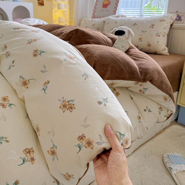 91家纺网 家纺一手货源 找家纺 捌月 2025新款棉加绒A版13372全棉B版高克重牛奶绒四件套直播新品 秋韵