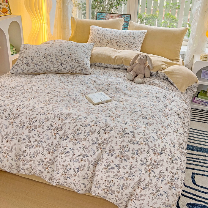 91家纺网 家纺一手货源 找家纺 捌月 2025新款棉加绒A版13372全棉B版高克重牛奶绒四件套直播新品 花香暖语