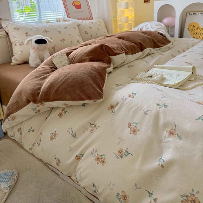 91家纺网 家纺一手货源 找家纺 捌月 2025新款棉加绒A版13372全棉B版高克重牛奶绒四件套直播新品 秋韵