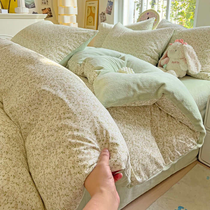 91家纺网 家纺一手货源 找家纺 捌月 2025新款棉加绒A版13372全棉B版高克重牛奶绒四件套直播新品 浅汐