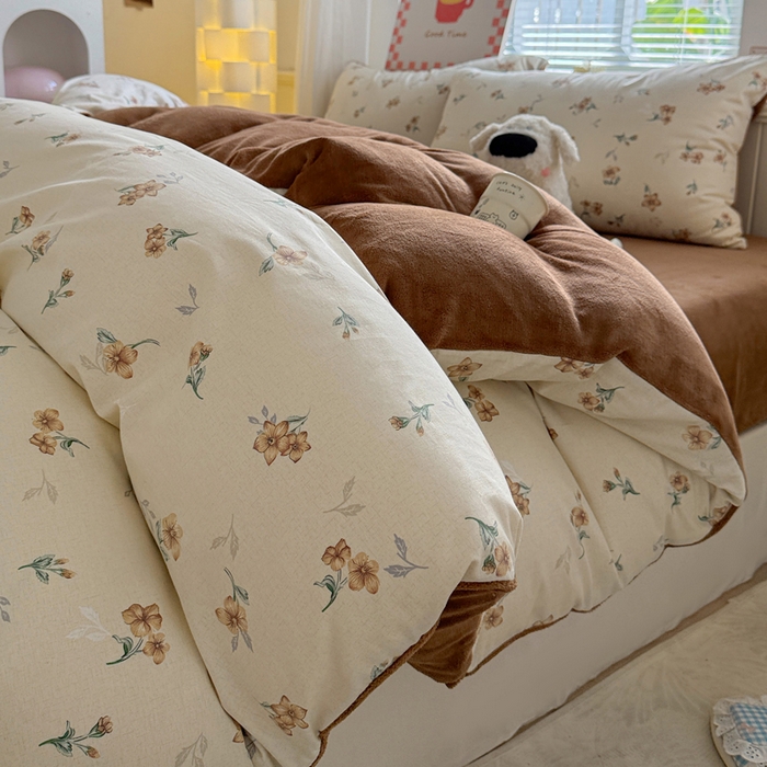 91家纺网 家纺一手货源 找家纺 捌月 2025新款棉加绒A版13372全棉B版高克重牛奶绒四件套直播新品 秋韵