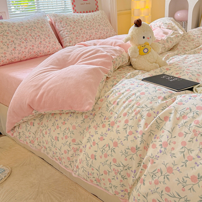 91家纺网 家纺一手货源 找家纺 捌月 2025新款棉加绒A版13372全棉B版高克重牛奶绒四件套直播新品 粉诺