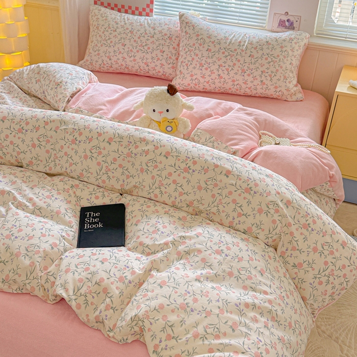 91家纺网 家纺一手货源 找家纺 捌月 2025新款棉加绒A版13372全棉B版高克重牛奶绒四件套直播新品 粉诺