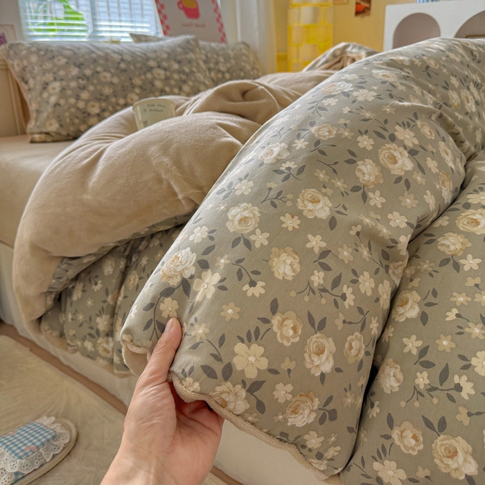 91家纺网 家纺一手货源 找家纺 （总）捌月 2025新款棉加绒A版13372全棉B版高克重牛奶绒四件套直播新品