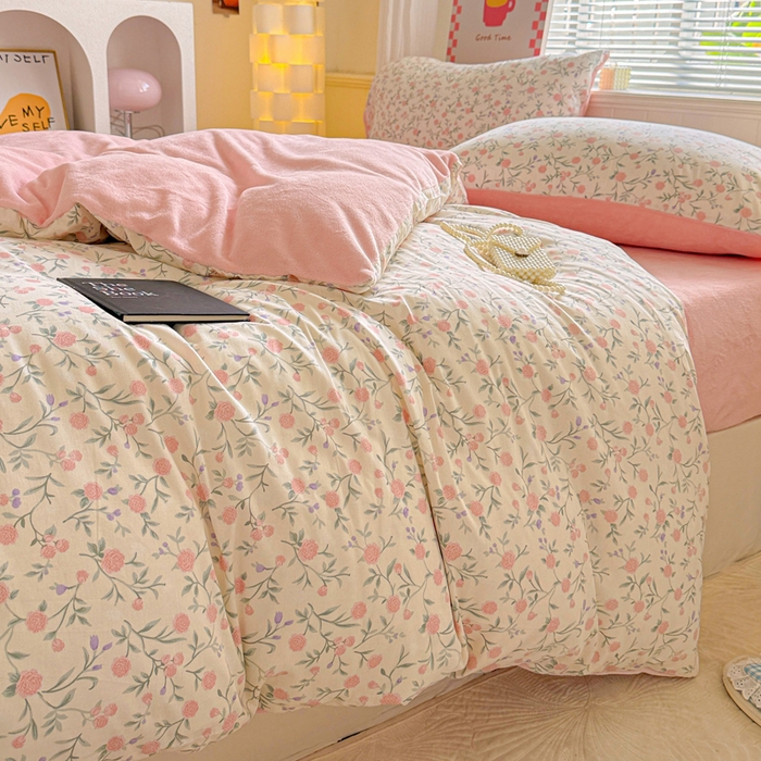 91家纺网 家纺一手货源 找家纺 捌月 2025新款棉加绒A版13372全棉B版高克重牛奶绒四件套直播新品 粉诺