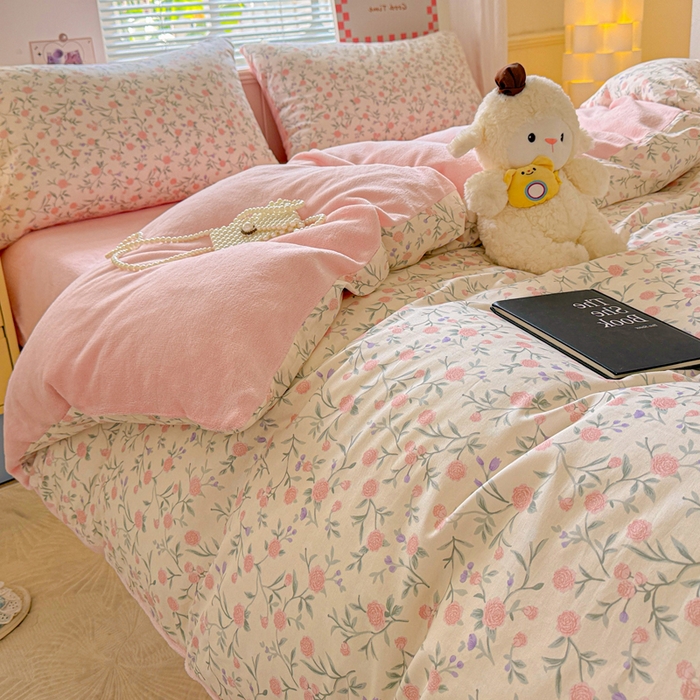 91家纺网 家纺一手货源 找家纺 捌月 2025新款棉加绒A版13372全棉B版高克重牛奶绒四件套直播新品 粉诺