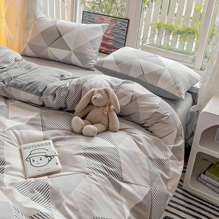 91家纺网 家纺一手货源 找家纺 捌月 2025新款棉加绒A版13372全棉B版高克重牛奶绒四件套直播新品 菱格