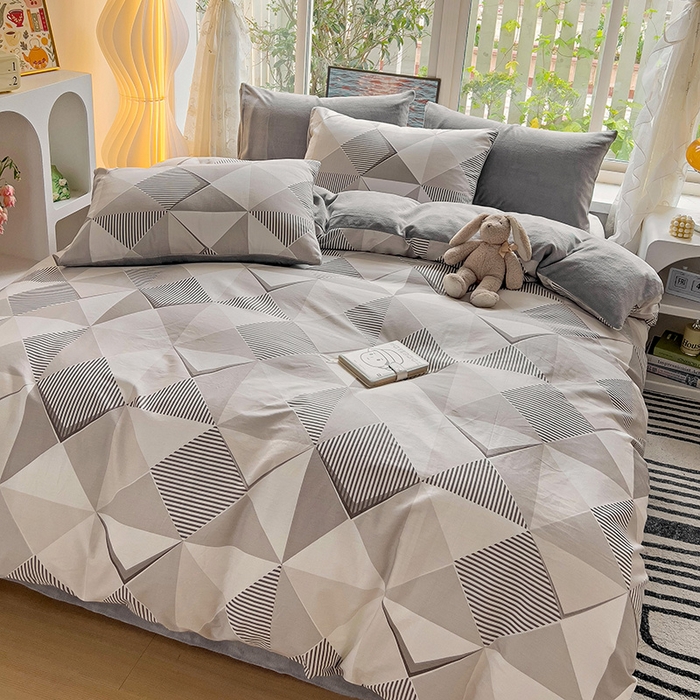 91家纺网 家纺一手货源 找家纺 捌月 2025新款棉加绒A版13372全棉B版高克重牛奶绒四件套直播新品 菱格