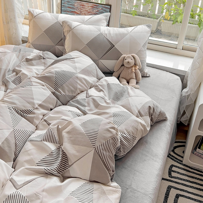 91家纺网 家纺一手货源 找家纺 捌月 2025新款棉加绒A版13372全棉B版高克重牛奶绒四件套直播新品 菱格