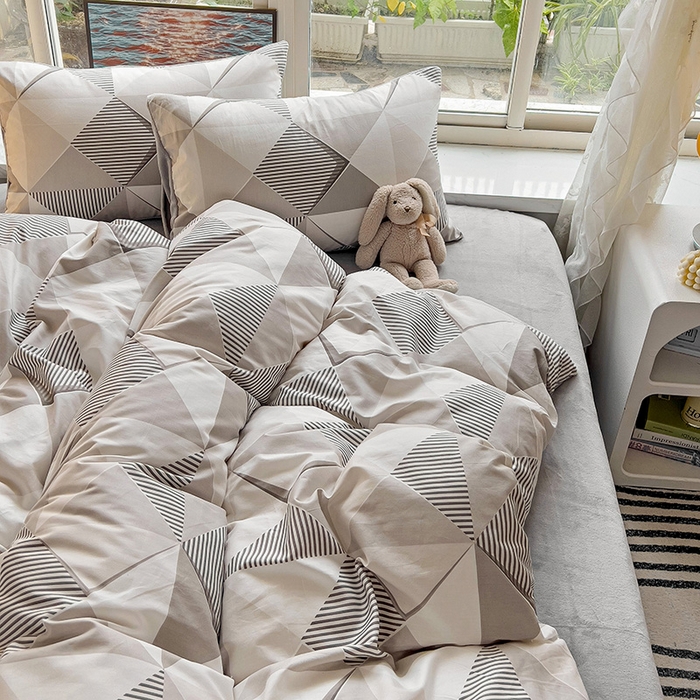 91家纺网 家纺一手货源 找家纺 捌月 2025新款棉加绒A版13372全棉B版高克重牛奶绒四件套直播新品 菱格