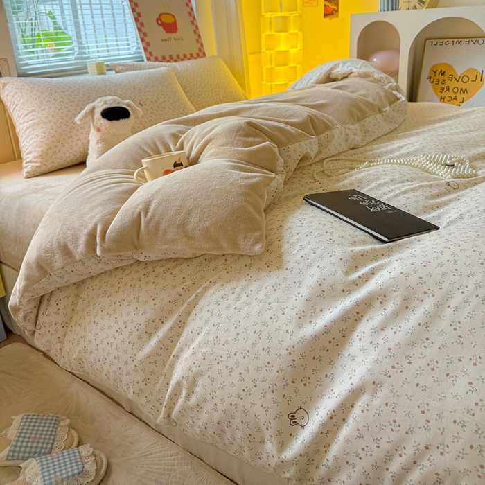 91家纺网 家纺一手货源 找家纺 捌月 2025新款棉加绒A版13372全棉B版高克重牛奶绒四件套直播新品 花花兔