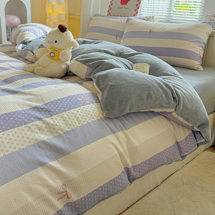 91家纺网 家纺一手货源 找家纺 捌月 2025新款棉加绒A版13372全棉B版高克重牛奶绒四件套直播新品 小时光