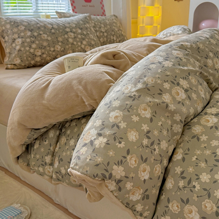 91家纺网 家纺一手货源 找家纺 捌月 2025新款棉加绒A版13372全棉B版高克重牛奶绒四件套直播新品 沐辰花