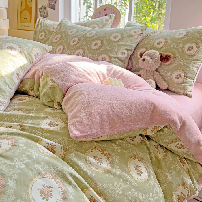 91家纺网 家纺一手货源 找家纺 捌月 2025新款棉加绒A版13372全棉B版高克重牛奶绒四件套直播新品 赫本