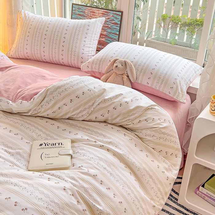 91家纺网 家纺一手货源 找家纺 捌月 2025新款棉加绒A版13372全棉B版高克重牛奶绒四件套直播新品 樱桃花开