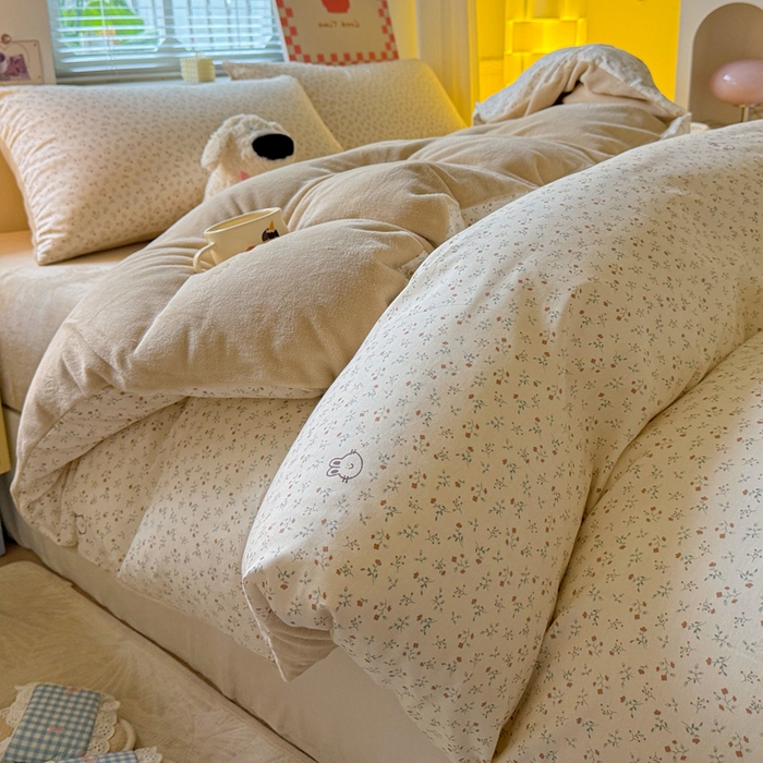 91家纺网 家纺一手货源 找家纺 捌月 2025新款棉加绒A版13372全棉B版高克重牛奶绒四件套直播新品 花花兔