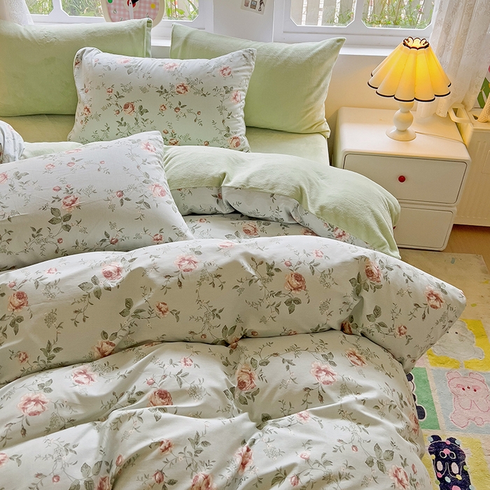 91家纺网 家纺一手货源 找家纺 捌月 2025新款棉加绒A版13372全棉B版高克重牛奶绒四件套直播新品 小城故事