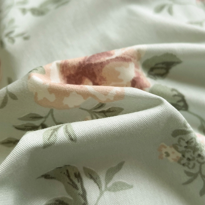 91家纺网 家纺一手货源 找家纺 捌月 2025新款棉加绒A版13372全棉B版高克重牛奶绒四件套直播新品 小城故事