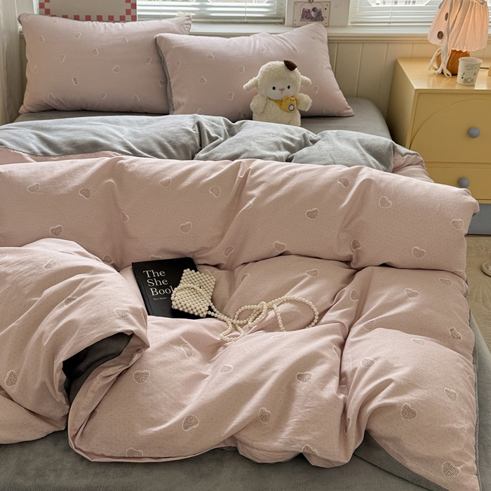 91家纺网 家纺一手货源 找家纺 捌月 2025新款棉加绒A版13372全棉B版高克重牛奶绒四件套直播新品 心语